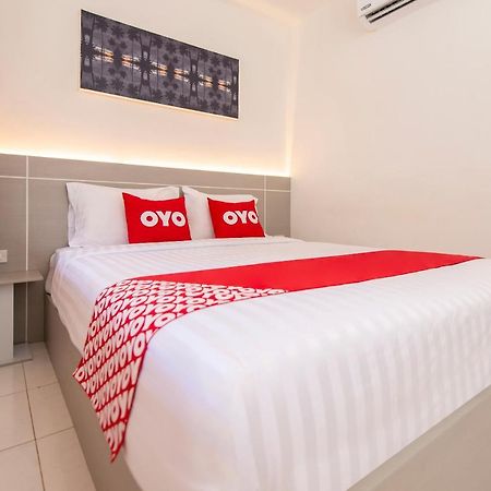 Oyo 328 Onion House Hotel Kata Beach  Exterior photo