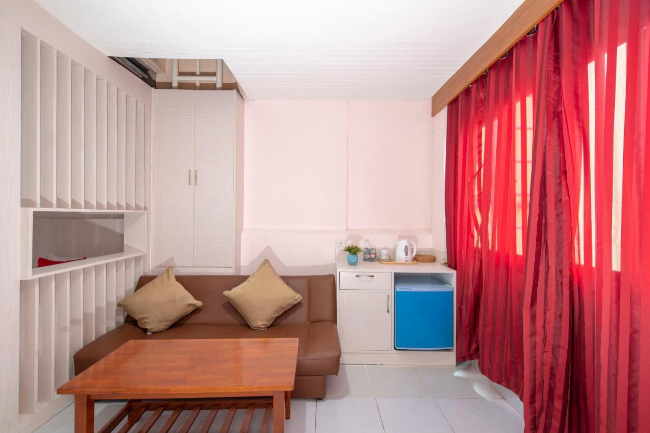 Oyo 328 Onion House Hotel Kata Beach  Exterior photo